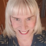 Mal from Ottawa | Woman | 53 years old | Aries