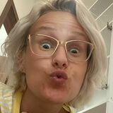 Erhfgrewewih8H from Fremont | Woman | 44 years old | Aries